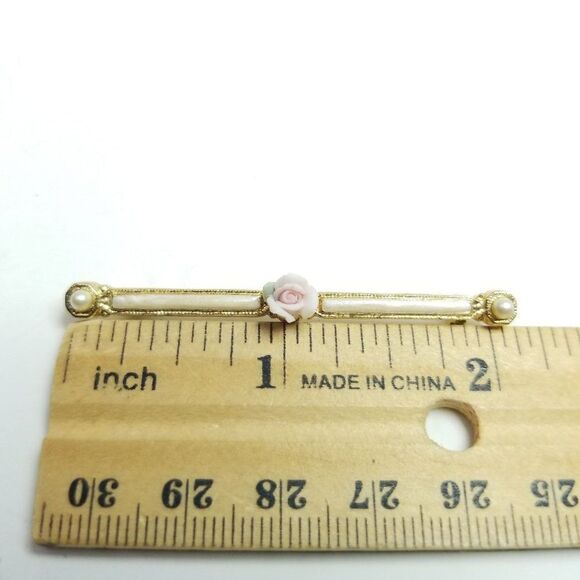 Vintage Gold Tone Bar Brooch with Tiny Pink Rose Center Faux Pearls, Enamel, 90s - Picture 2 of 5